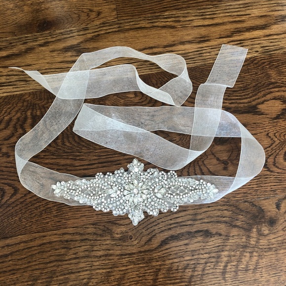 Wedding sash w rhinestone jeweled and small pearls - Picture 3 of 3